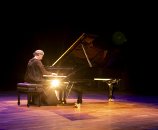 Novo piano marca aporte histórico no Teatro Guaíra e inaugura temporada da OSP