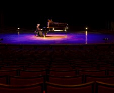 Novo piano marca aporte histórico no Teatro Guaíra e inaugura temporada da OSP