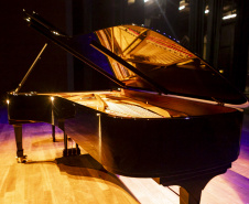 Novo piano marca aporte histórico no Teatro Guaíra e inaugura temporada da OSP