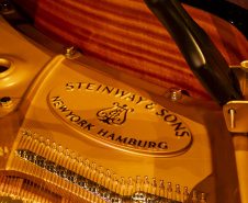 Novo piano marca aporte histórico no Teatro Guaíra e inaugura temporada da OSP