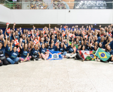 Professores do Paraná vão passar Carnaval em estudos no Canadá