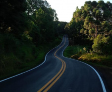 PR-825 em Campina do Simão