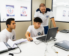 Proposta de estudante da rede estadual vira lei e implementa programa permanente de orientação vocacional no Paraná