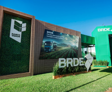 BRDE assina convênio para apoiar empresas do Oeste do Paraná no Show Rural