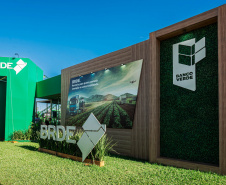 BRDE assina convênio para apoiar empresas do Oeste do Paraná no Show Rural