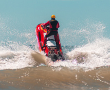 Do 193 ao helicóptero: a logística dos bombeiros que salva vidas no litoral do Paraná