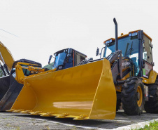 Estado entrega sete máquinas agrícolas por dia para municípios paranaenses