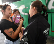 Programa Mulher Segura realiza ação na rodoferroviária de Curitiba