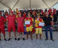 Corpo de Bombeiros forma 93 novos guarda-vidas militares e civis para reforçar segurança aquática no Estado