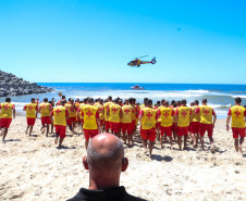 Corpo de Bombeiros forma 93 novos guarda-vidas militares e civis para reforçar segurança aquática no Estado