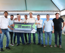 Entrega de casas e estradas rurais Terra Rica