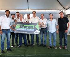 Entrega de casas e estradas rurais Terra Rica