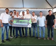 Entrega de casas e estradas rurais Terra Rica