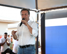 Entrega de casas e estradas rurais Terra Rica