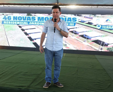 Entrega de casas e estradas rurais Terra Rica