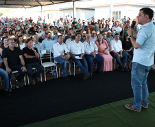 Entrega de casas e estradas rurais Terra Rica