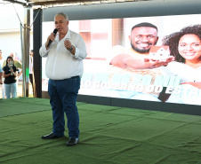 Entrega de casas e estradas rurais Terra Rica