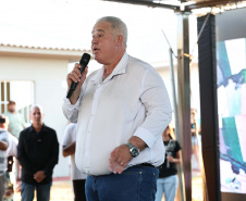 Entrega de casas e estradas rurais Terra Rica