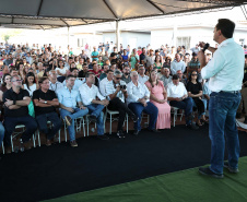 Entrega de casas e estradas rurais Terra Rica