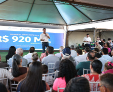 Entrega de casas e estradas rurais Terra Rica