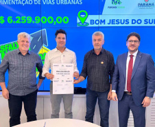 Cidades anuncia mais de R$ 70 milhões em pavimentação para 13 municípios