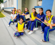 SEED - Escolas integrais recebem material de educação para o trânsito