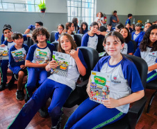SEED - Escolas integrais recebem material de educação para o trânsito