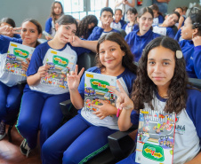 SEED - Escolas integrais recebem material de educação para o trânsito