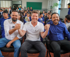 SEED - Escolas integrais recebem material de educação para o trânsito