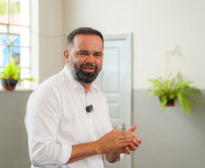 SEED - Escolas integrais recebem material de educação para o trânsito