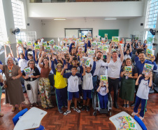 SEED - Escolas integrais recebem material de educação para o trânsito