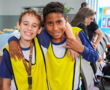 SEED - Escolas integrais recebem material de educação para o trânsito