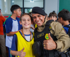 SEED - Escolas integrais recebem material de educação para o trânsito