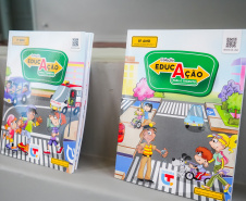 SEED - Escolas integrais recebem material de educação para o trânsito