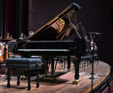 TEATRO GUAÍRA - Com novo piano e solista internacional, Orquestra Sinfônica do Paraná abre temporada 2026 no Guairão