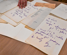  Família de Paulo Leminski recebe, na BPP, textos achados do autor após 44 anos