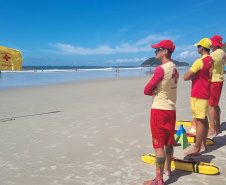 Bombeiros reforçam segurança para shows do Verão Maior Paraná na Ilha do Mel e orientam banhistas