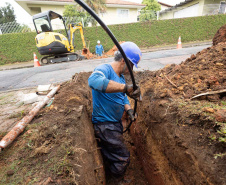Sanepar evita abrir buracos nas ruas em consertos com uso do “tatuzinho”