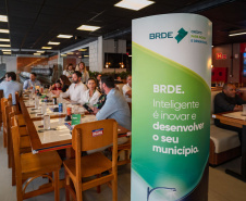 BRDE reúne prefeitos e lideranças de 15 municípios em agenda estratégica durante Smart City Expo 