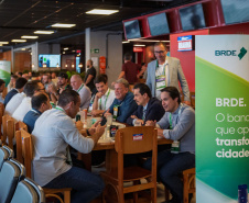 BRDE reúne prefeitos e lideranças de 15 municípios em agenda estratégica durante Smart City Expo 