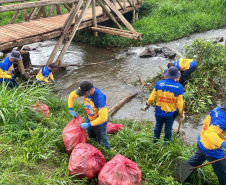 Sanepar mobiliza 350 voluntários em mutirão de limpeza de rios no Paraná