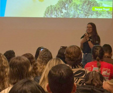 Viaje Paraná segue promovendo turismo estadual no mercado e capacita quase 100 agentes nesta terça