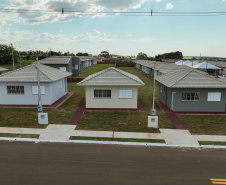 Entrega de casas e estradas rurais Terra Rica