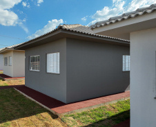 Entrega de casas e estradas rurais Terra Rica