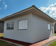 Entrega de casas e estradas rurais Terra Rica