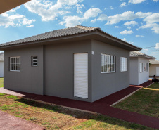 Entrega de casas e estradas rurais Terra Rica