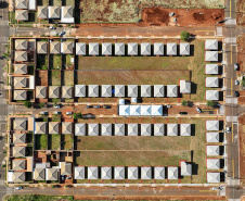 Entrega de casas e estradas rurais Terra Rica