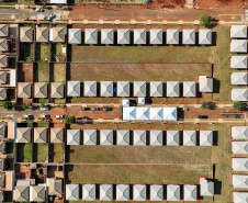 Entrega de casas e estradas rurais Terra Rica