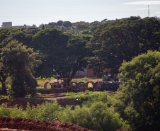 Em Loanda, obra para conter maior erosão urbana do Paraná atinge 82% de execução