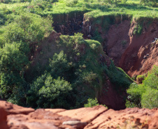 Em Loanda, obra para conter maior erosão urbana do Paraná atinge 82% de execução